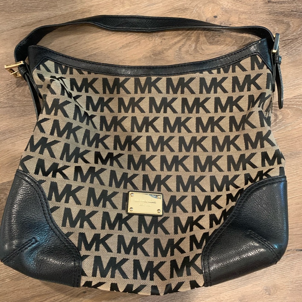 Auth Michael Kors MK used w/TAG shoulder bag